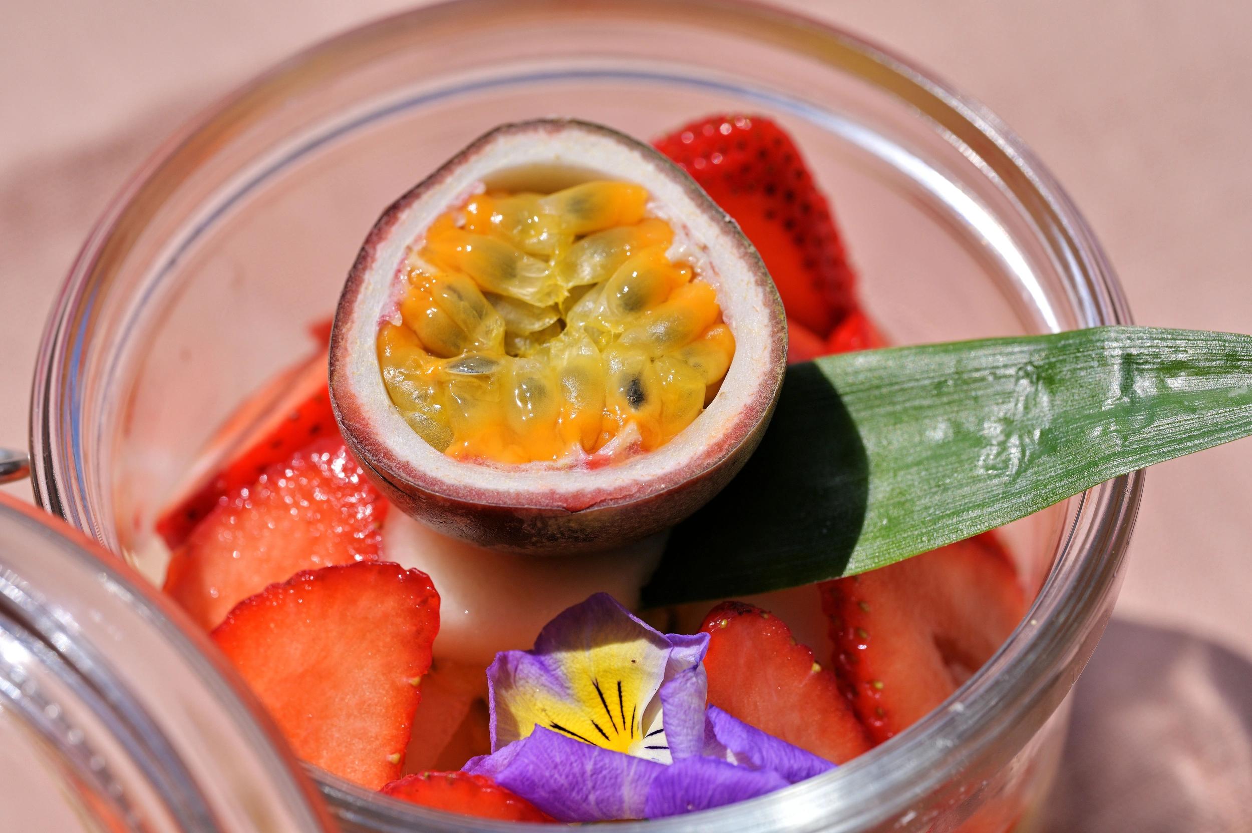 Salades de fruits aux Oliviers de Palombaggia en Corse-du-Sud.